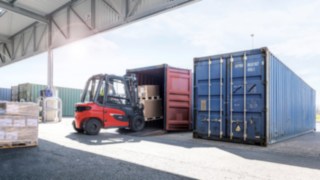 Kontejnerska verzija modela X20 - X35 je idealna za utovar i istovar kontejnera Kontejnerska verzija viljuškara X20 – X35 kompanije Linde