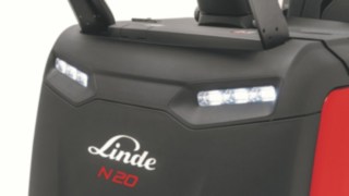 LED svetlo na prednjoj strani viljuškara za komisioniranje N20 C kompanije Linde Material Handling