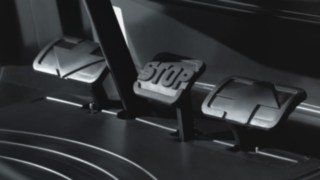 Sistem upravljanja sa dve pedale na viljuškarima kompanije Linde Linde twin-pedal control Sistem upravljanja sa dve pedale na viljuškarima kompanije Linde