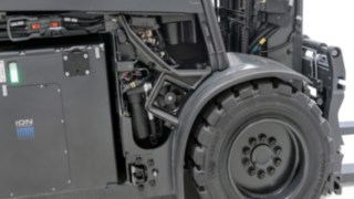 Litijum-jonski akumulator električnog viljuškara X20 – X35 kompanije Linde je direktno dostupan. Litijum-jonski akumulator električnog viljuškara X35 kompanije Linde Material Handling