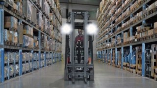 Radni LED reflektori postavljeni na Linde viljuškar Radni LED reflektori postavljeni na Linde viljuškar