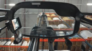Sistem za asistenciju vozaču, Dynamic Mast Control, za regalne viljuškare kompanije Linde Material Handling obezbeđuje više sigurnosti u skladištu.