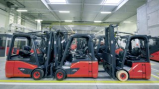 Zahvaljujući jedinstvenom industrijskom procesu remonta je uvek raspoloživ veliki broj polovnih viljuškara. Zahvaljujući jedinstvenom industrijskom procesu remonta u skladištu uvek postoji veliki broj polovnih viljuškara.
