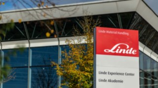 Bezbednost u skladištu uz programe edukacije i obuke kompanije Linde Material Handling Program edukacije i obuke kompanije Linde Material Handling pomaže pri stalnom poboljšanju bezbednosti u skladištu.