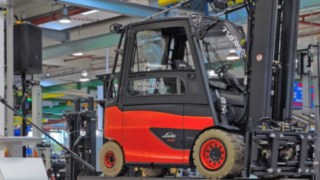 Predaja 750.000. viljuškara kompanije Linde Material Handling Govor Sabine Neuß povodom predaje 750.000. viljuškara kompanije Linde Material Handling kupcu.