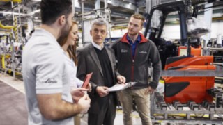 Meeting in the production at Linde Meeting in the production at Linde