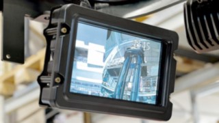 Linde Vision sistem prenosi dve slike kamere na jarbolu i na krovu. Ekran Linde Vision sistema prikazuje slike sa instaliranih kamera