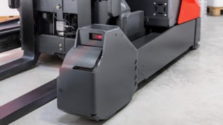 Rack Protection Sensor kompanije Linde Material Handling automatski koči regalni viljuškar ispred regala. Rack Protection Sensor kompanije Linde Material Handling